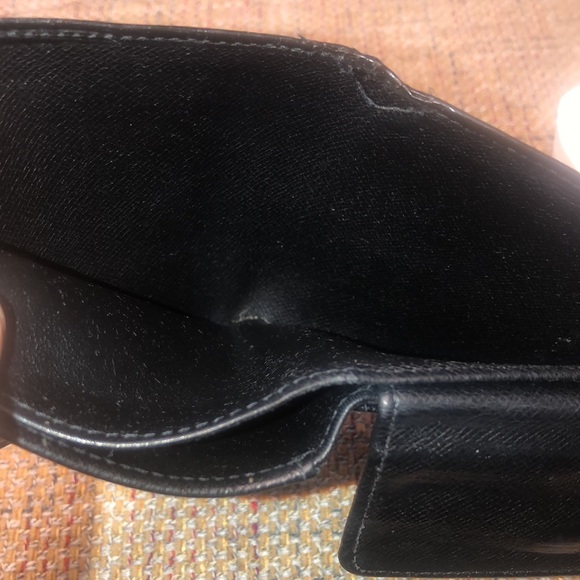 LOUIS VUITTON LV Black Epi Leather BiFold Wallet - Picture 7 of 17
